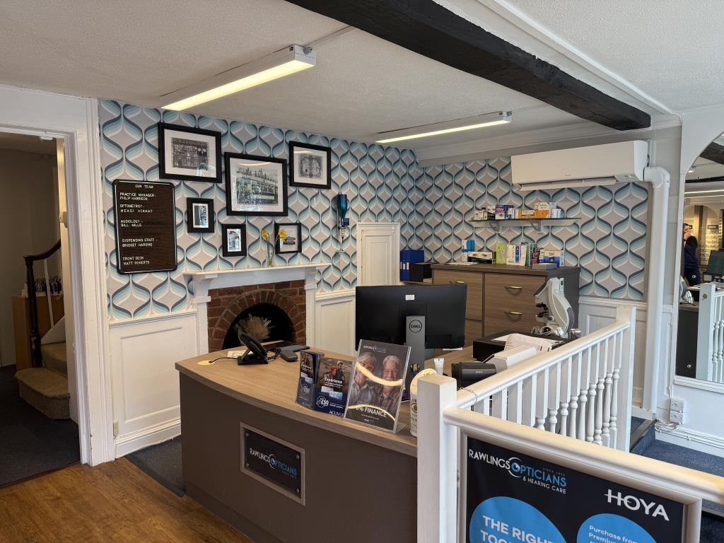 Lot: 83 - FREEHOLD TOWN CENTRE COMMERCIAL INVESTMENT AND UPPER FLOORS WITH POTENTIAL - Part of the Opticians Practice